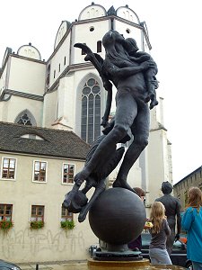 Brunnen am Domplatz in Halle