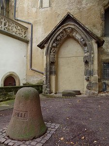 Blindes Portal und Wegzeichen in der Moritzburg in Halle