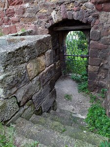 Tor in der Burgmauer der Schönburg