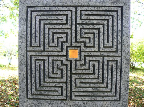 Fingerlabyrinth in der Baille-Maille-Lindenallee in Himmelkron